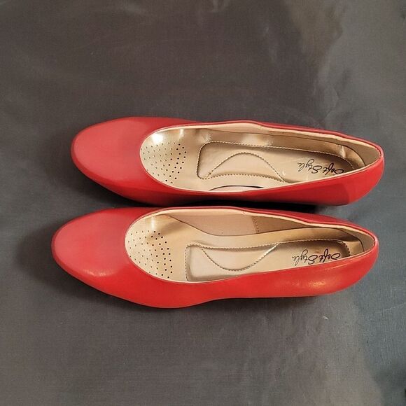 BRAND NEW SOFFT STYLE  ROUND TOE BLOCK KITTEN HEEL PUMP - Picture 5 of 16